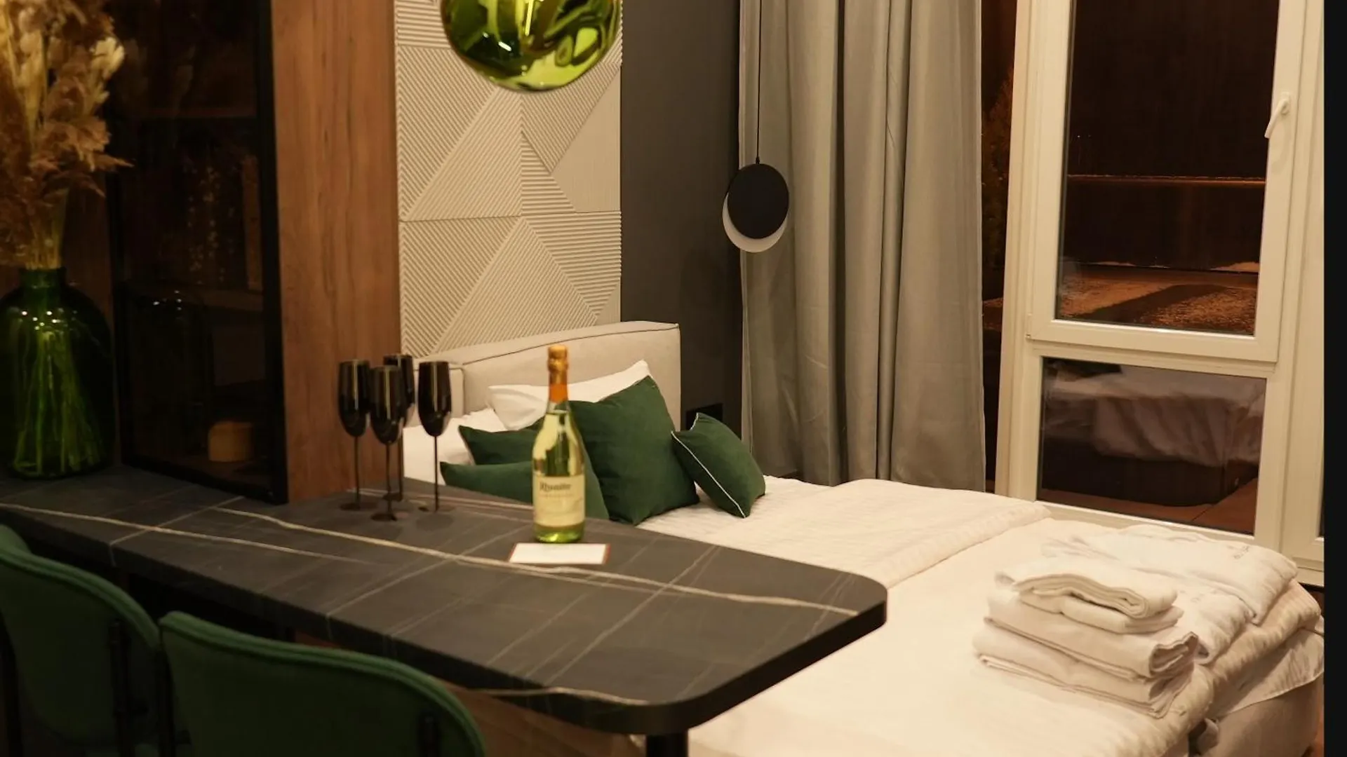 Ξενοδοχείο με διαμερίσματα Skyspa Apartments - Апартаменти З Джакузі На Терасі З Видом На Печерськ Κίεβο